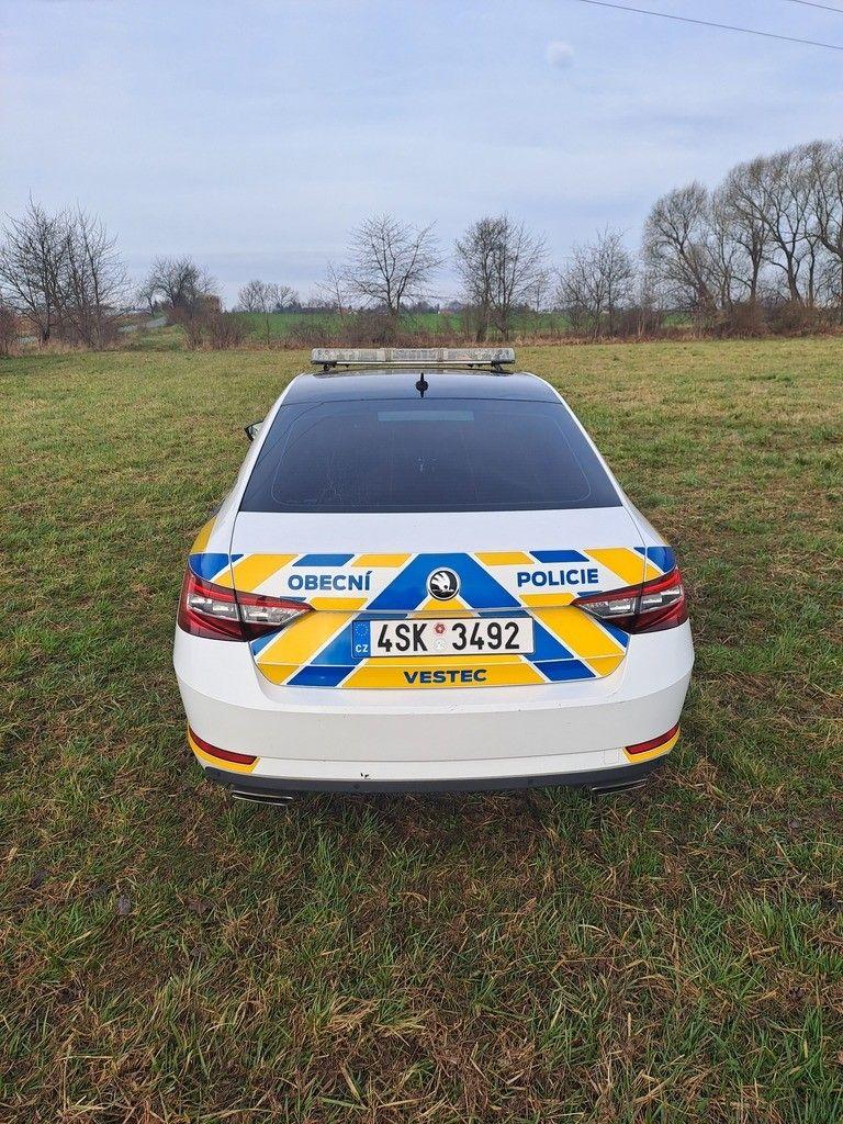 Vozidlo obecní policie Škoda Superb 2